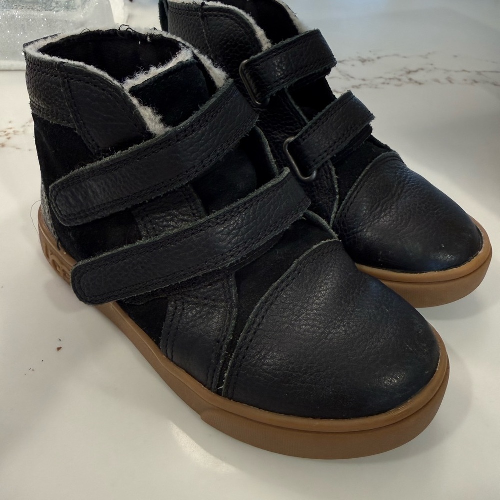 UGG Black Rennon II Leather Boots / Hightop Sneaker Sz
10 Toddler - Picture 6 of 10